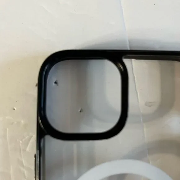 Set of 2 MagSafe iPhone 13 Cases – Clear & Black Trim - Picture 9 of 9